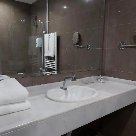 מלון Oca Centro 4*