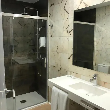 מלון Oca Centro 4*